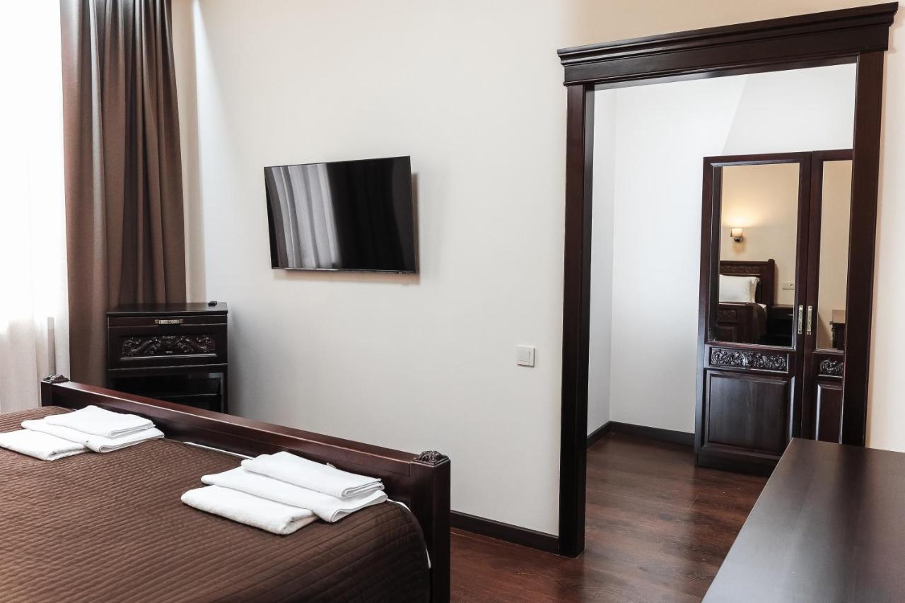 Dvin Hotel Pavlodar Luaran gambar