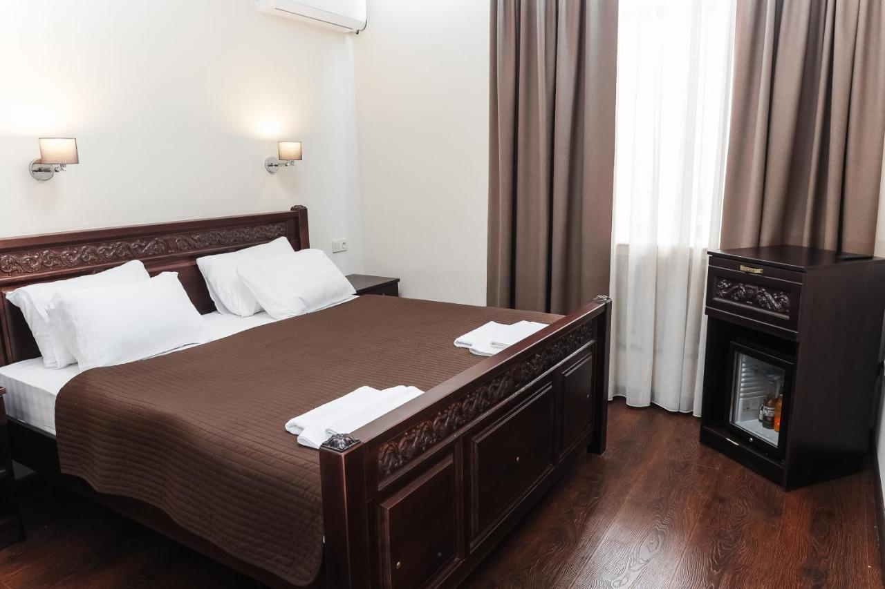 Dvin Hotel Pavlodar Luaran gambar