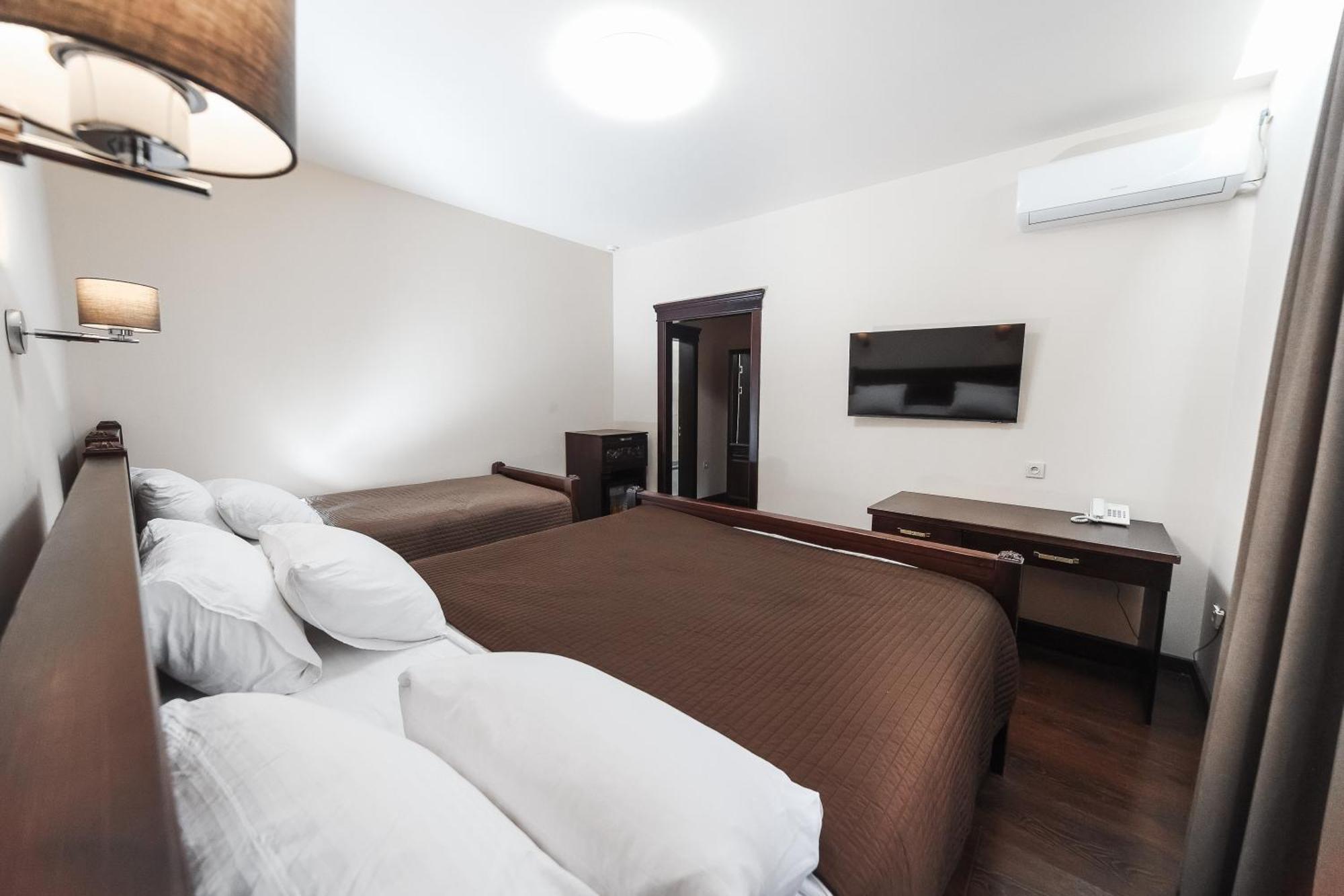 Dvin Hotel Pavlodar Luaran gambar