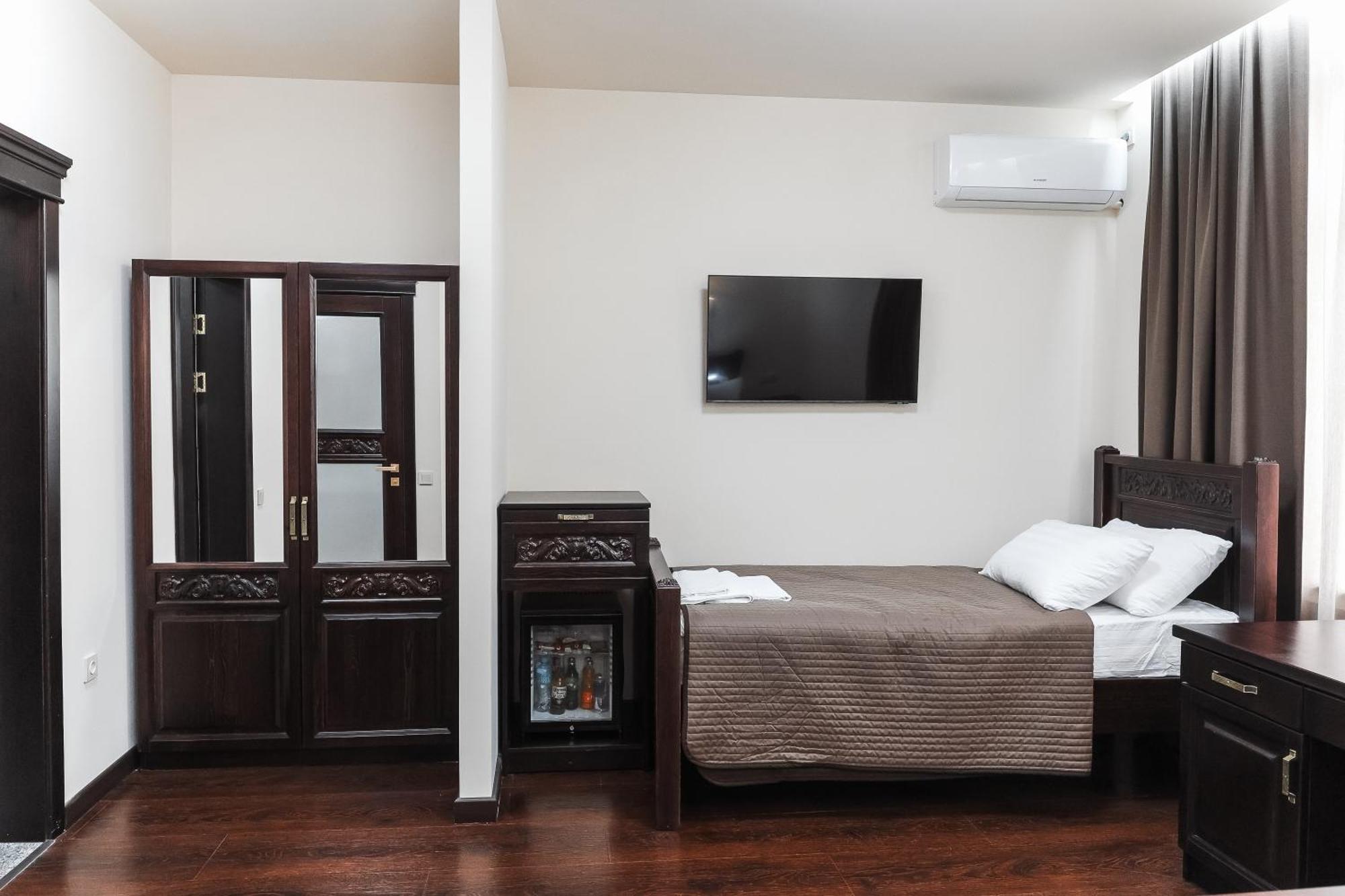 Dvin Hotel Pavlodar Luaran gambar