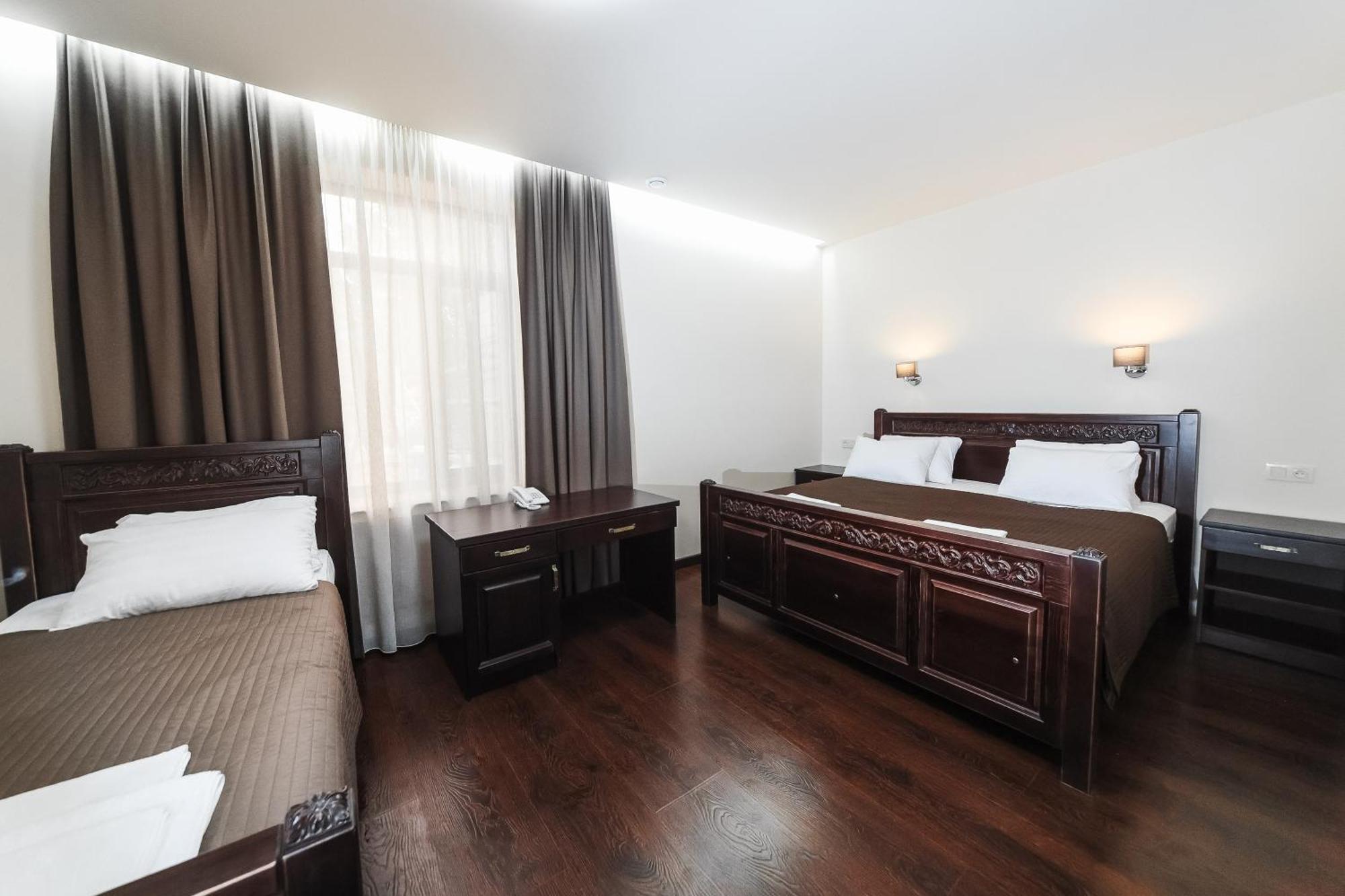 Dvin Hotel Pavlodar Luaran gambar