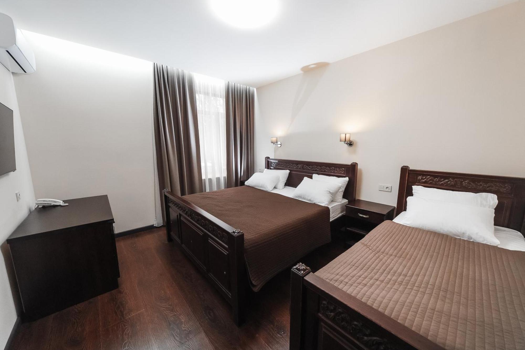 Dvin Hotel Pavlodar Luaran gambar