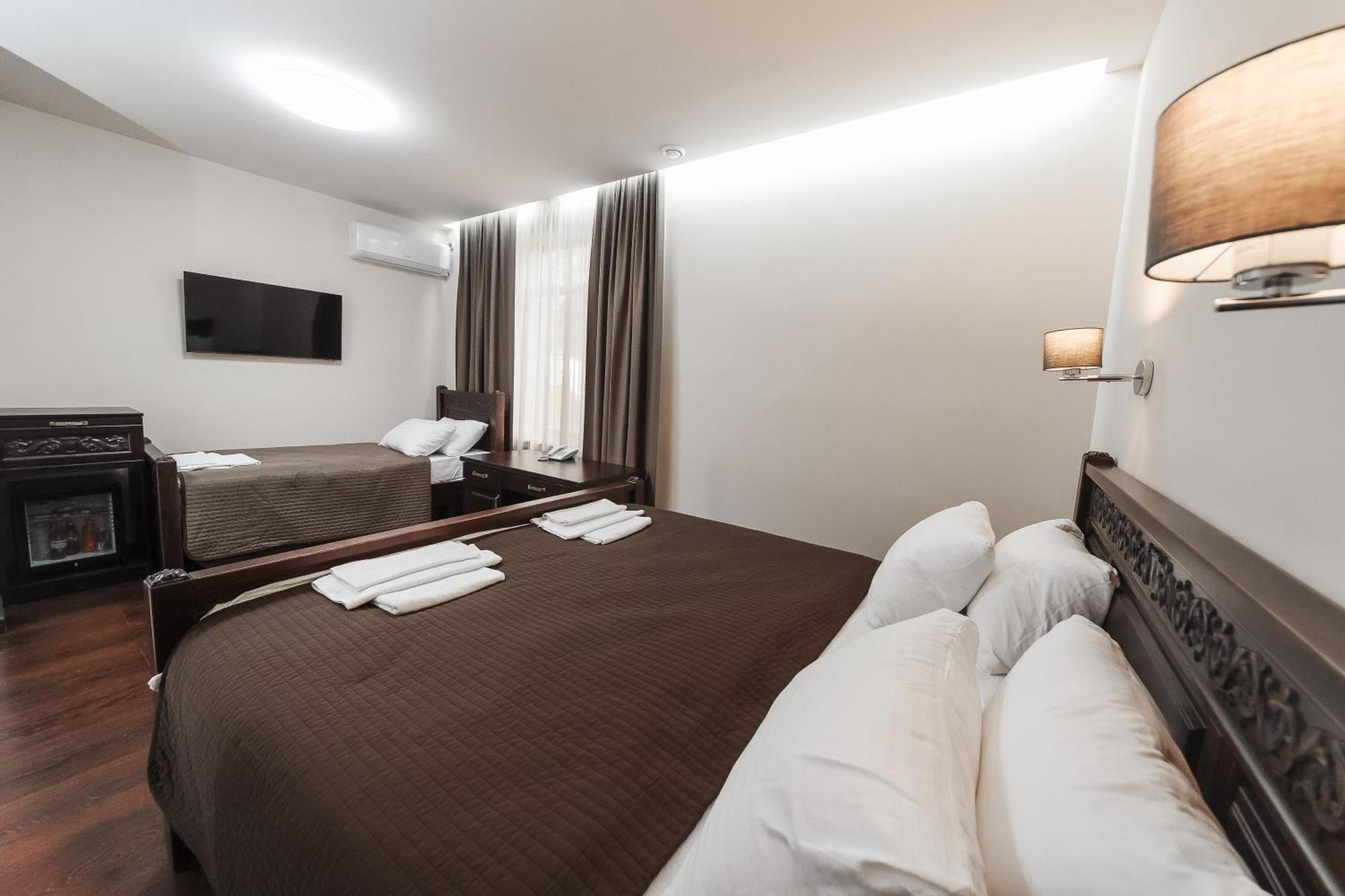 Dvin Hotel Pavlodar Luaran gambar