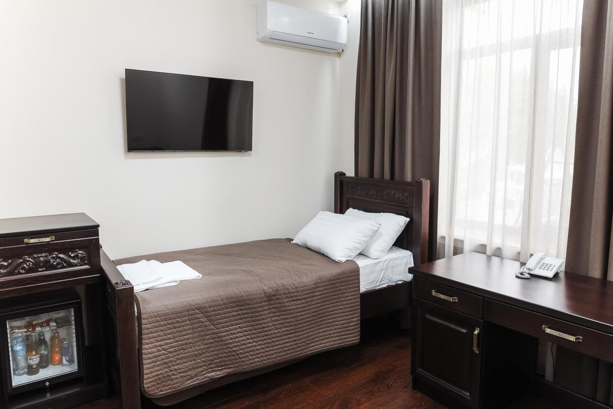 Dvin Hotel Pavlodar Luaran gambar