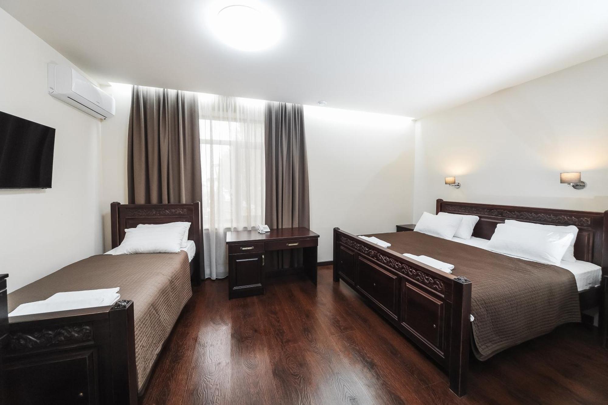Dvin Hotel Pavlodar Luaran gambar