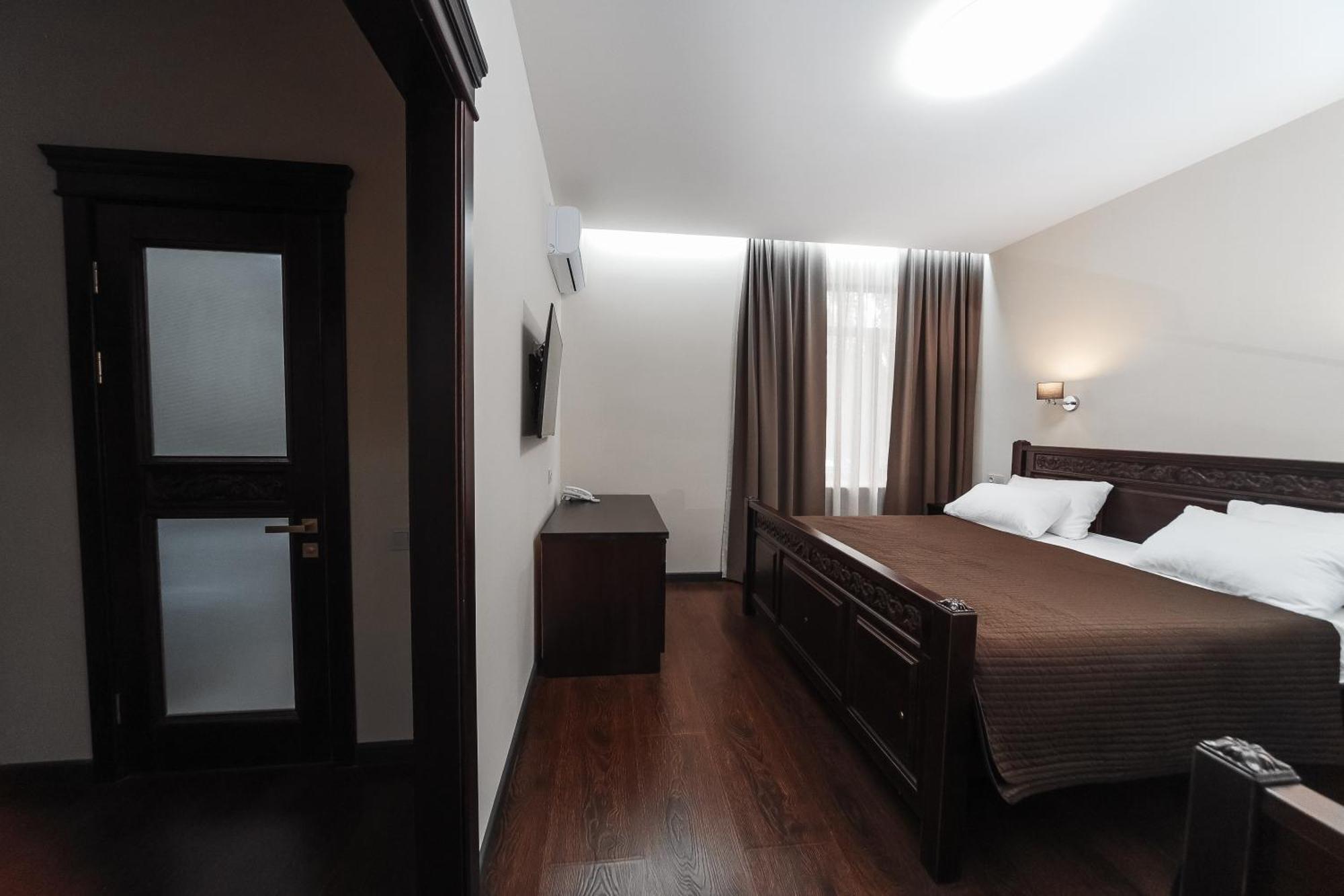 Dvin Hotel Pavlodar Luaran gambar