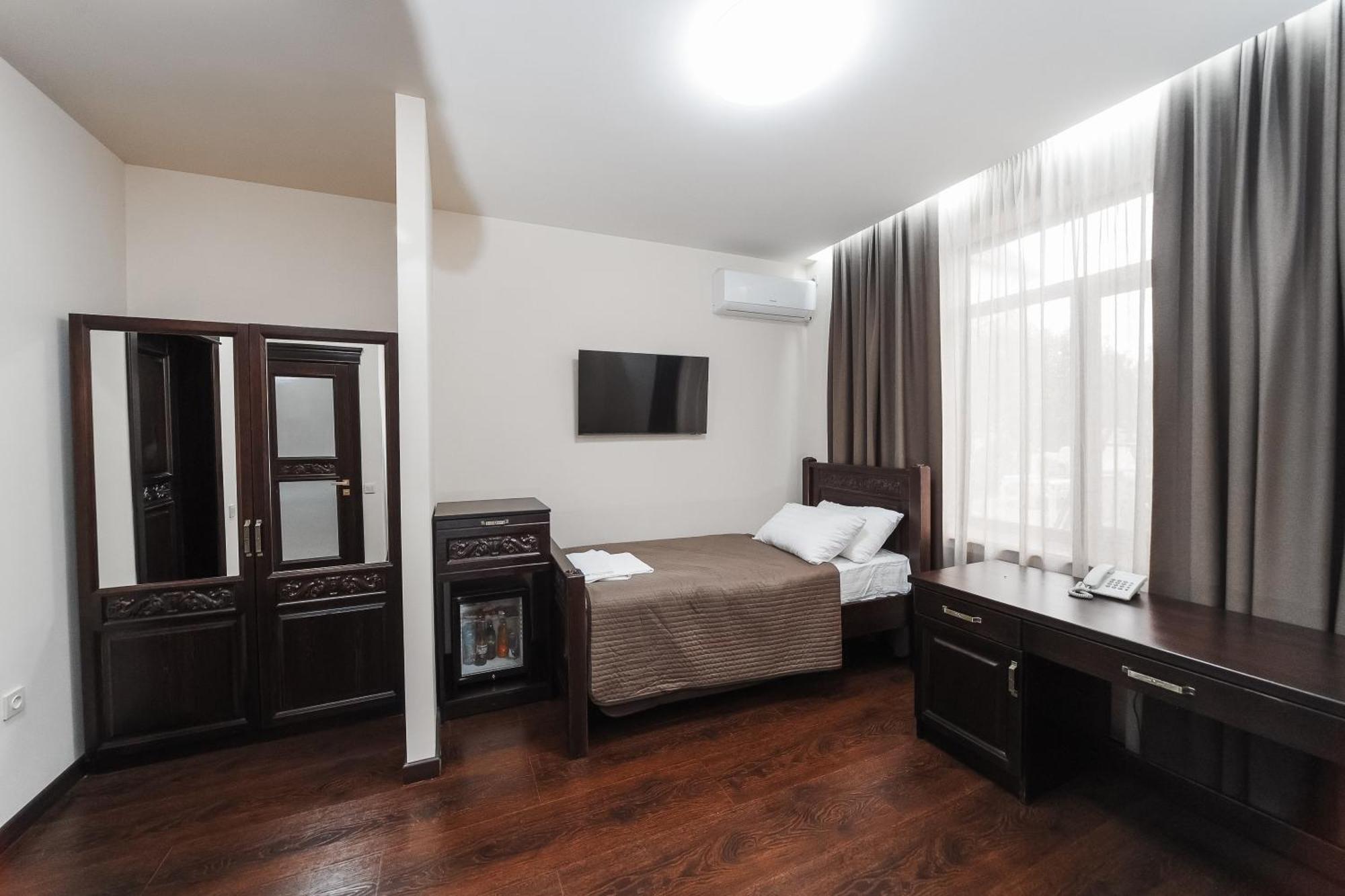 Dvin Hotel Pavlodar Luaran gambar