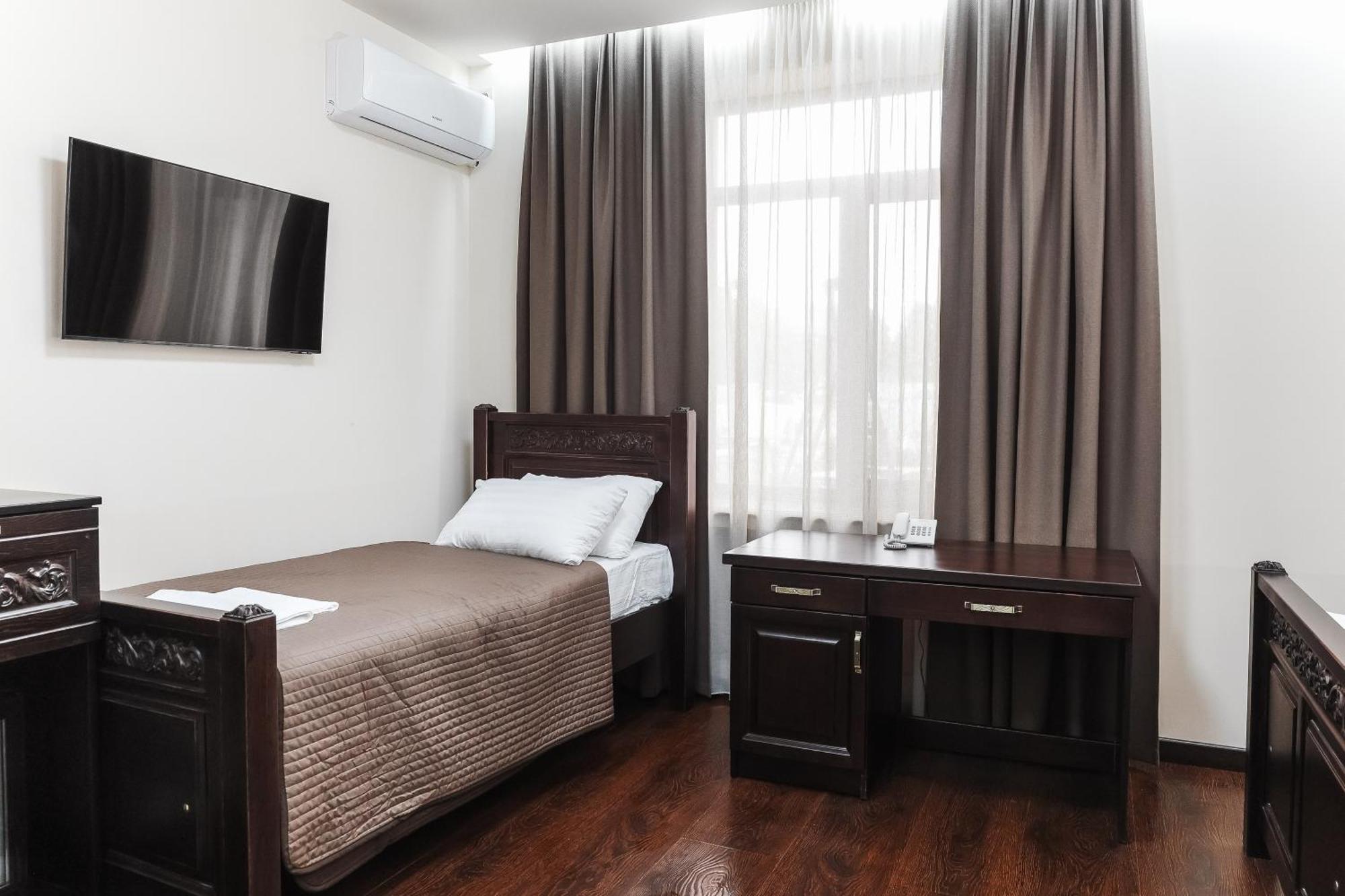 Dvin Hotel Pavlodar Luaran gambar