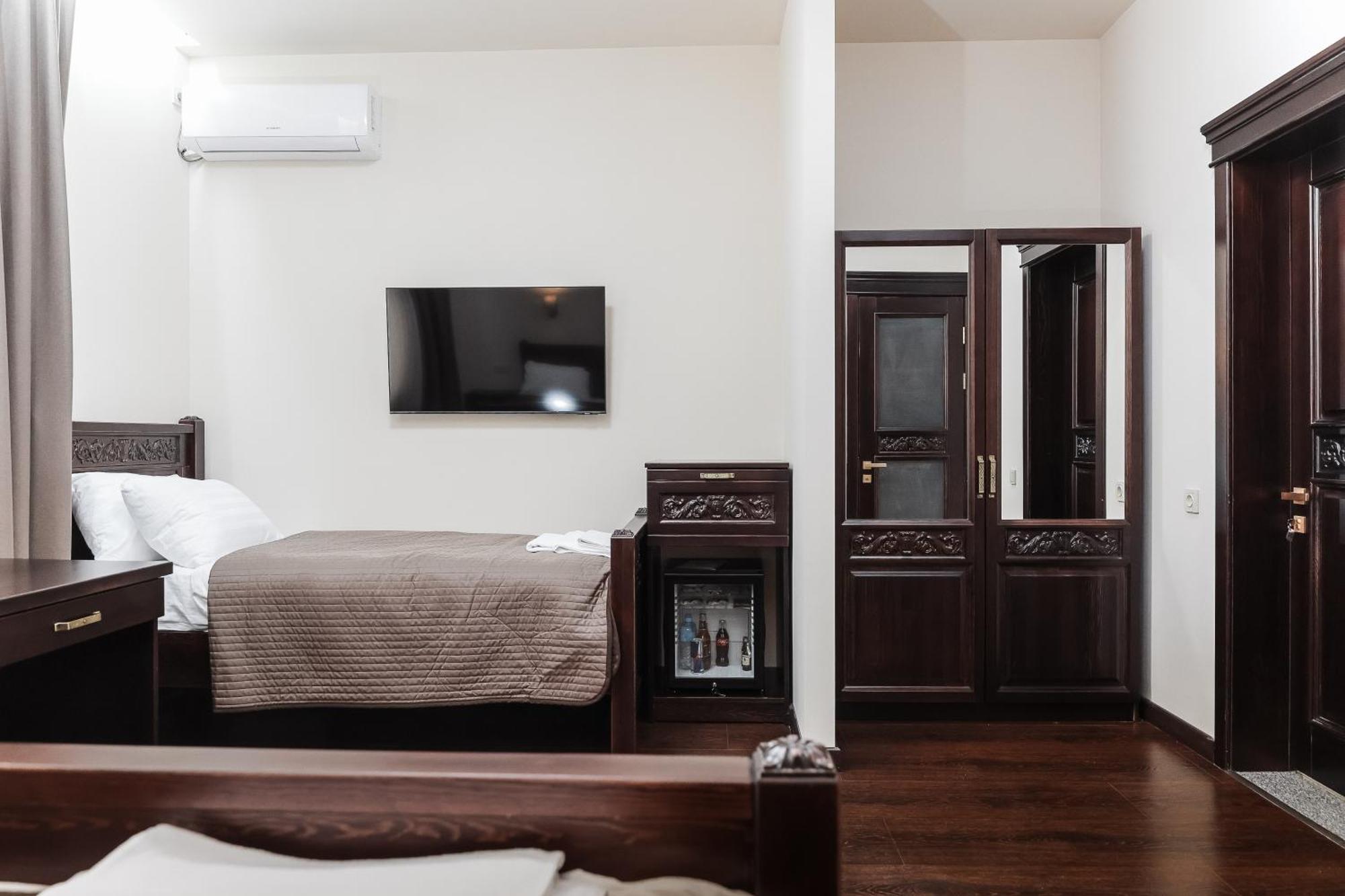 Dvin Hotel Pavlodar Luaran gambar