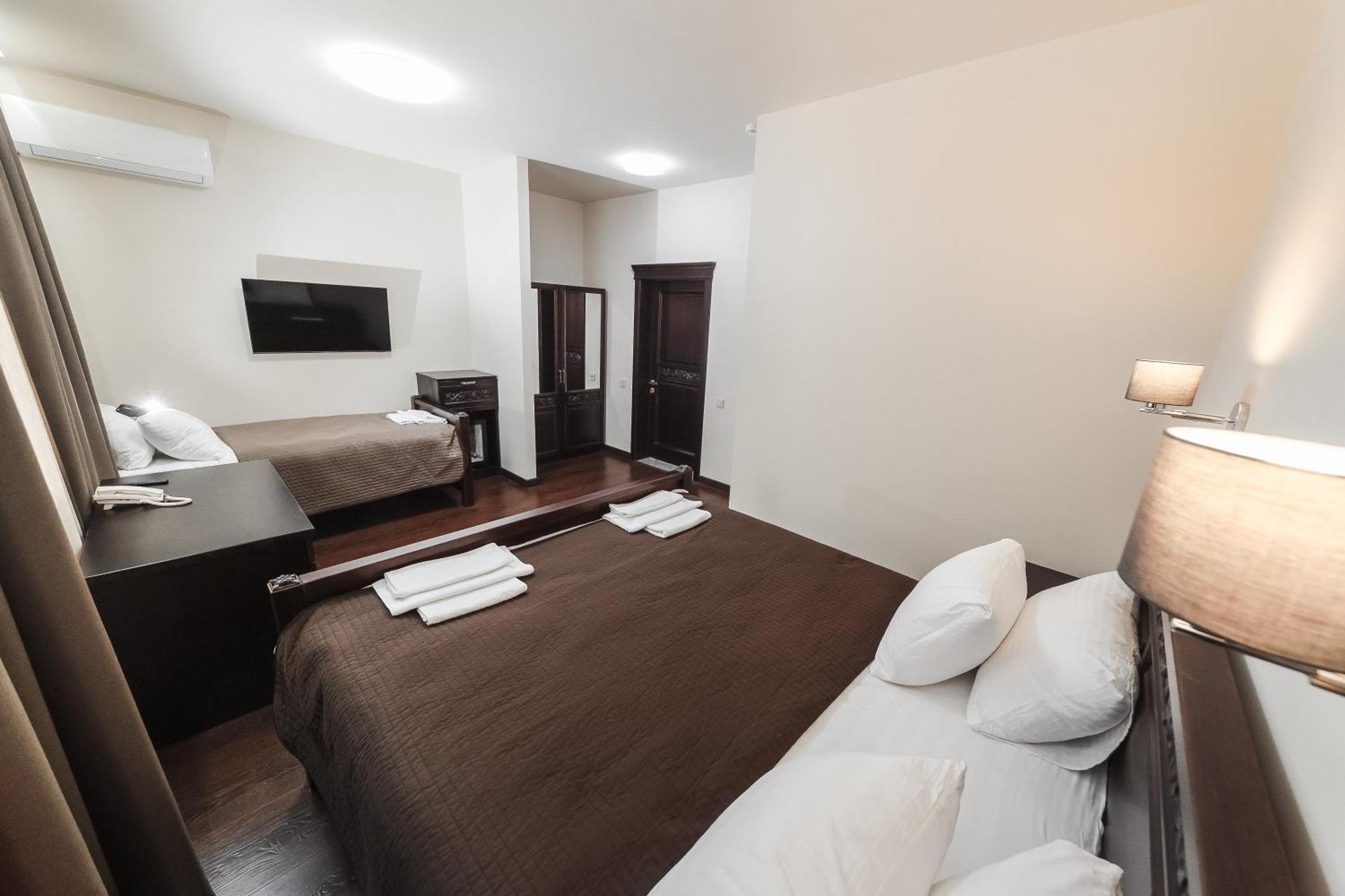 Dvin Hotel Pavlodar Luaran gambar