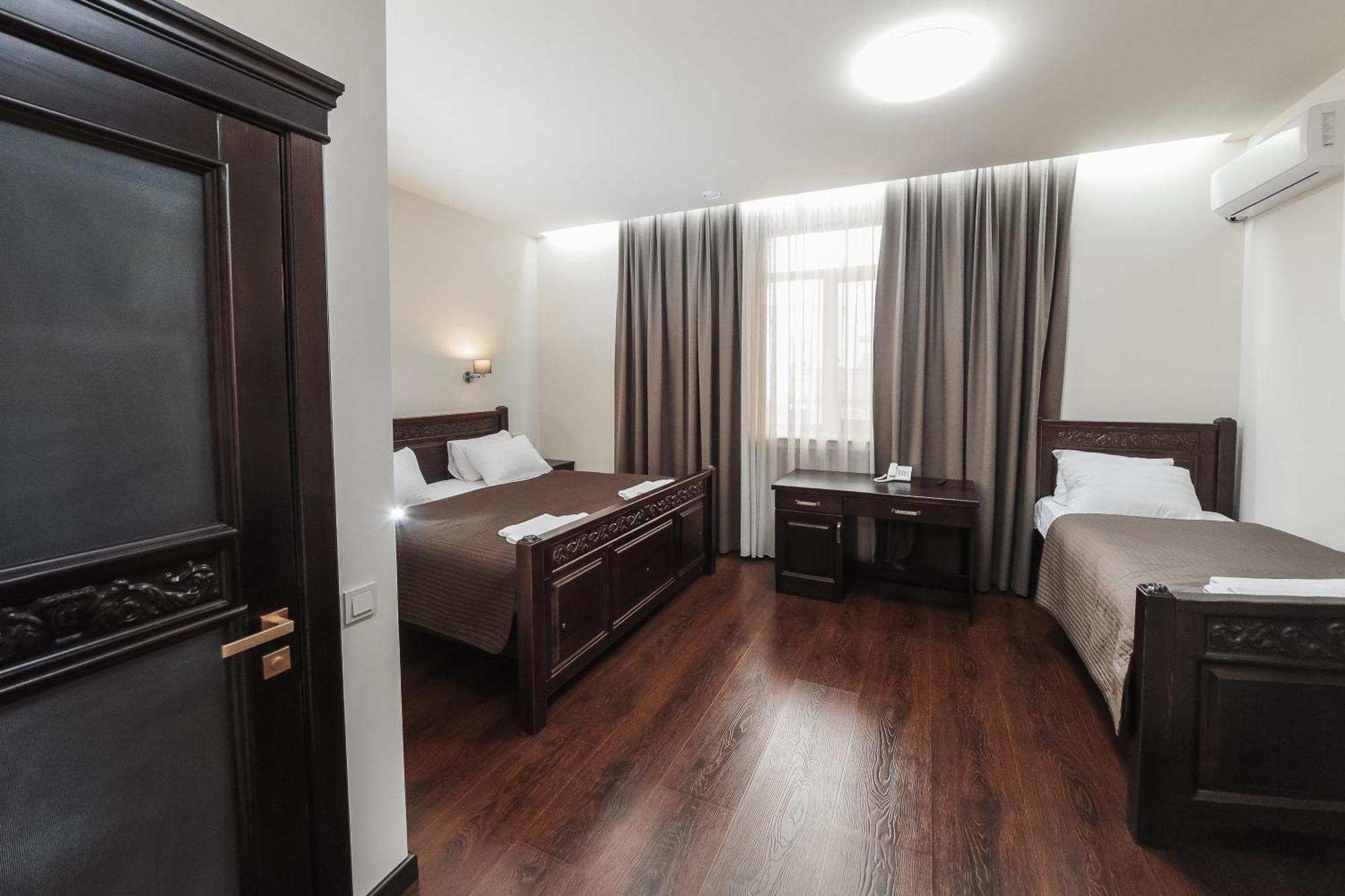 Dvin Hotel Pavlodar Luaran gambar