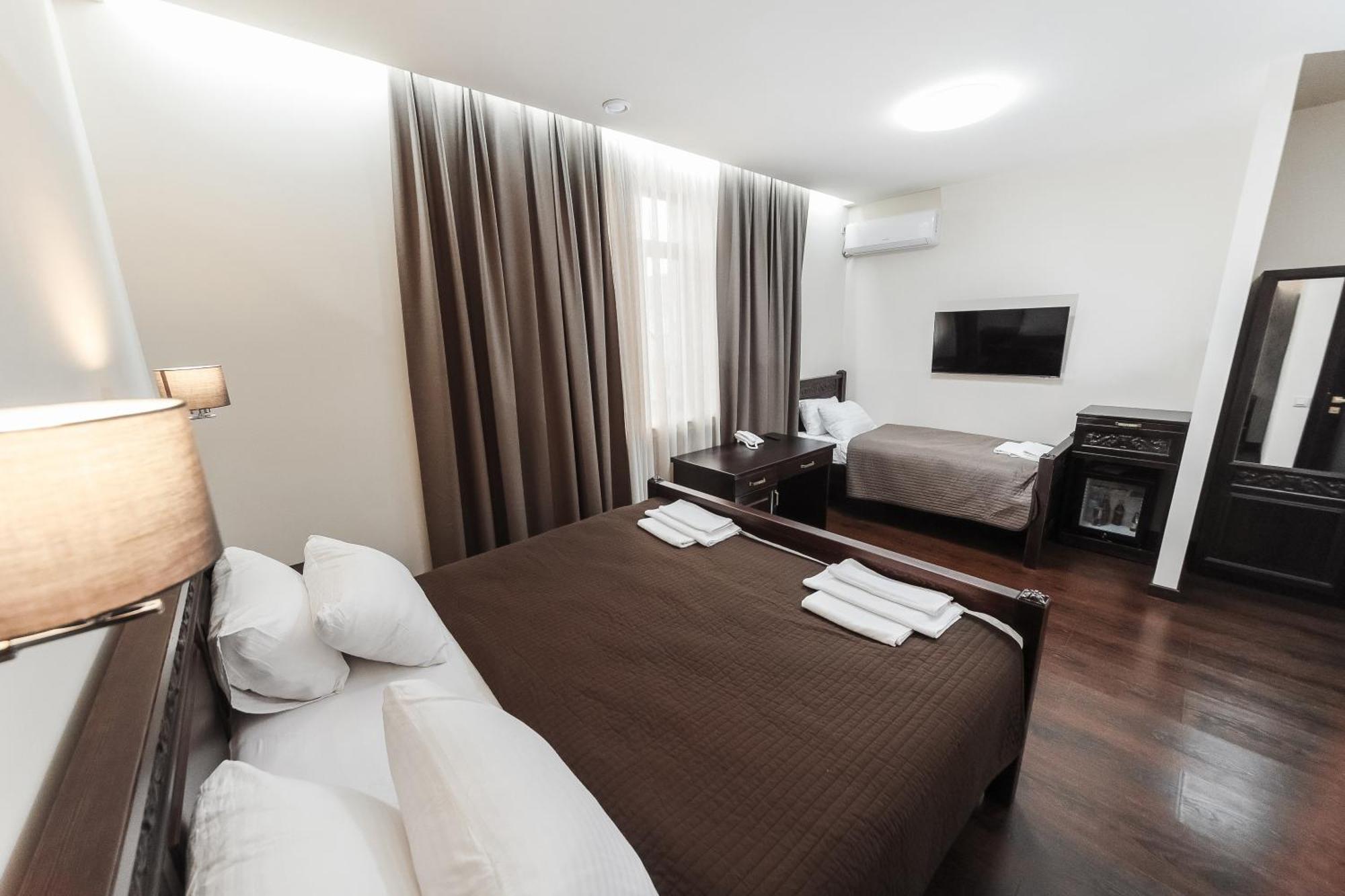 Dvin Hotel Pavlodar Luaran gambar