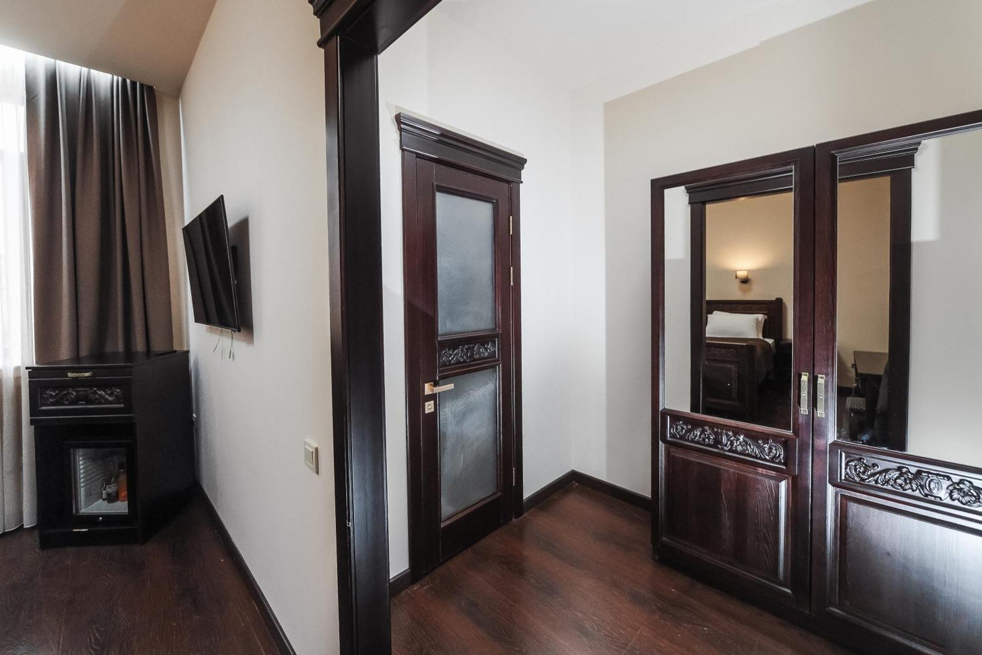 Dvin Hotel Pavlodar Luaran gambar