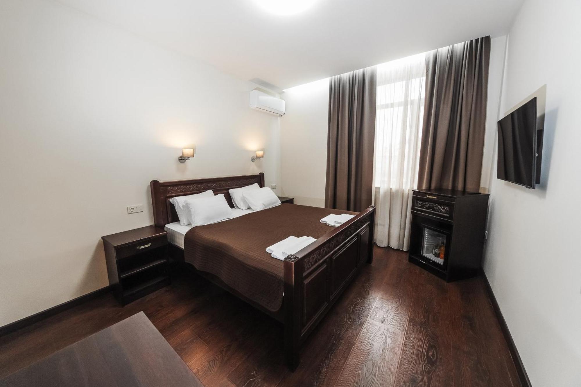 Dvin Hotel Pavlodar Luaran gambar