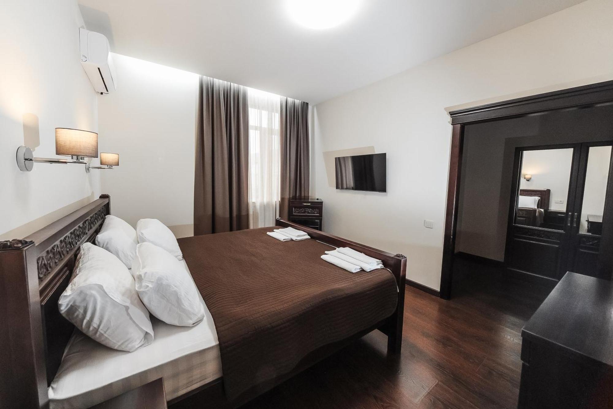 Dvin Hotel Pavlodar Luaran gambar