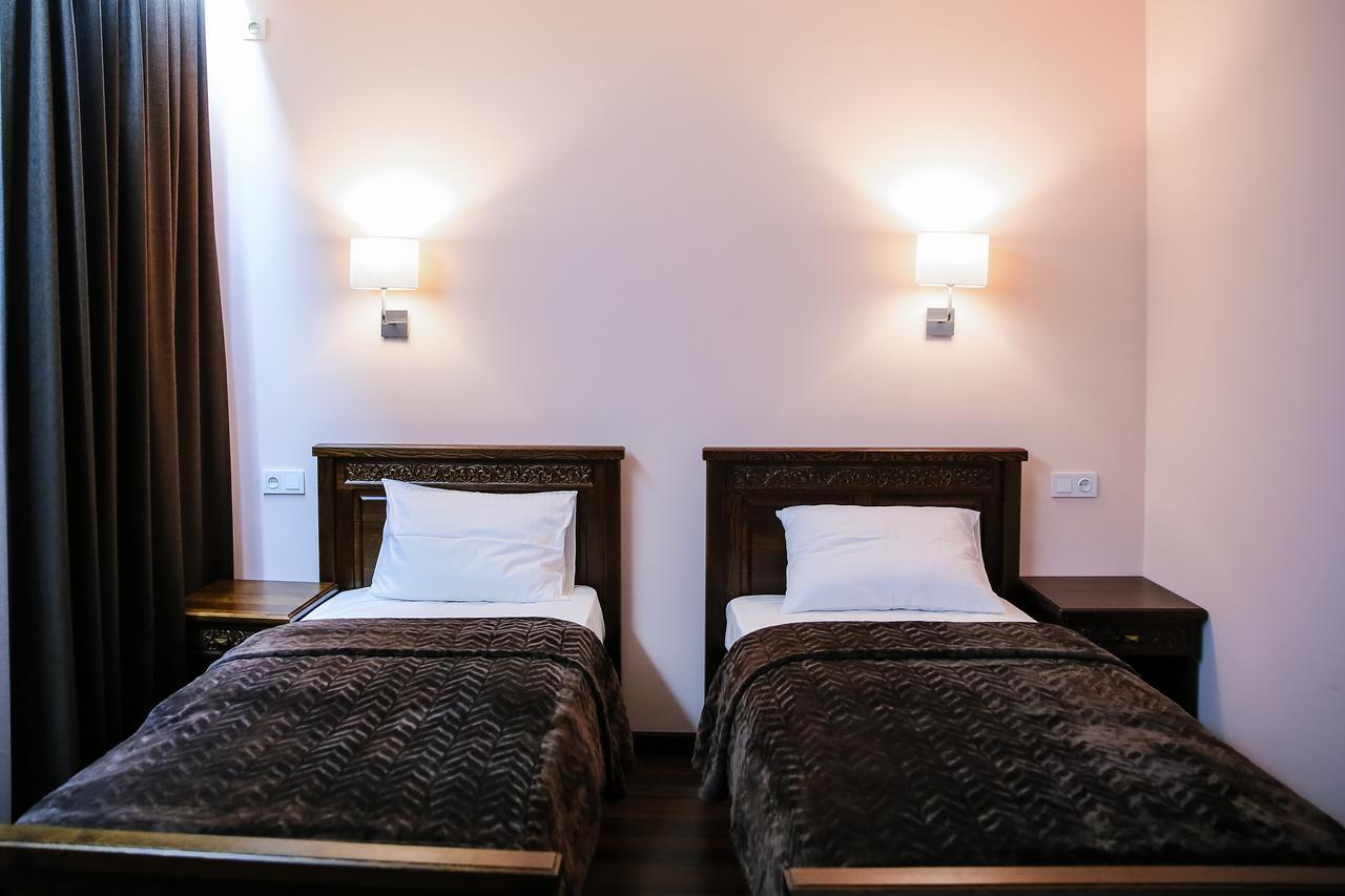 Dvin Hotel Pavlodar Luaran gambar