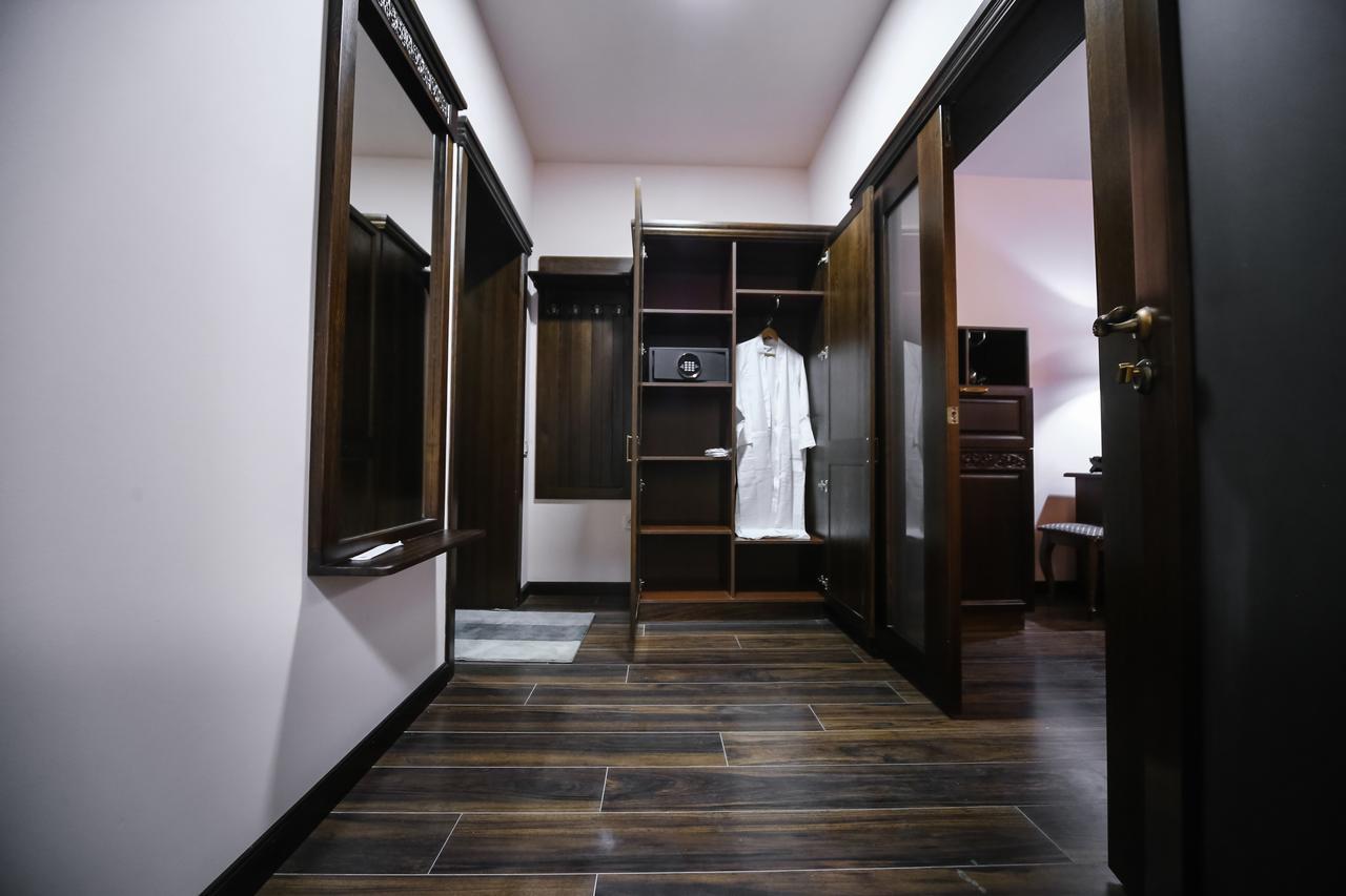 Dvin Hotel Pavlodar Luaran gambar