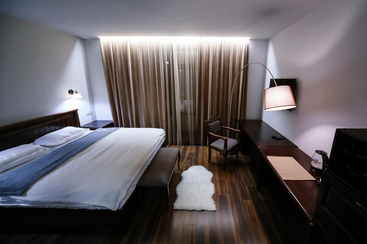 Dvin Hotel Pavlodar Luaran gambar