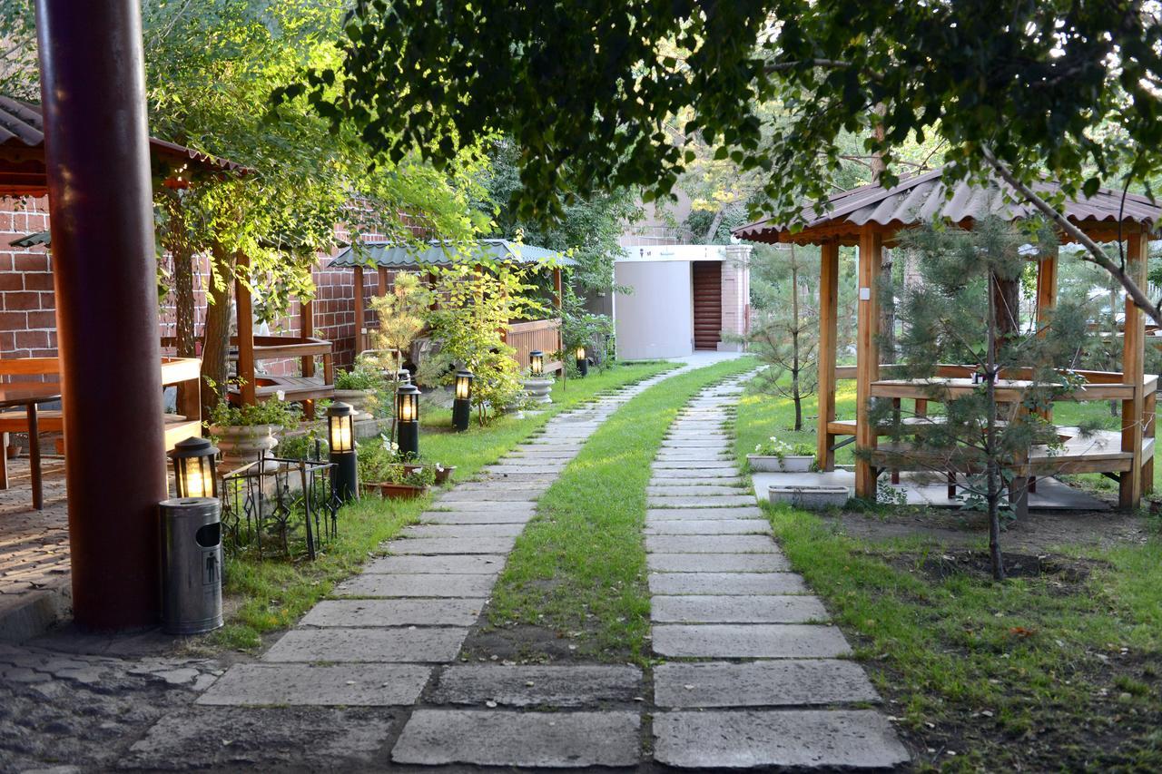 Dvin Hotel Pavlodar Luaran gambar