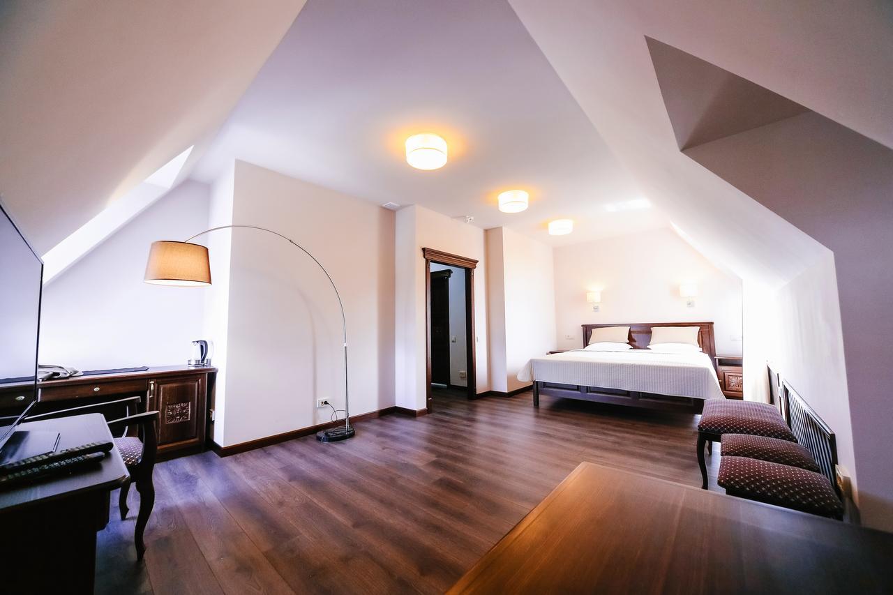 Dvin Hotel Pavlodar Luaran gambar